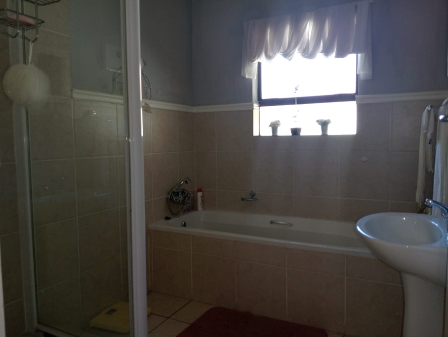 3 Bedroom Property for Sale in Waterval East North West